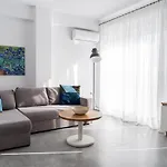 Slv Dionysos Apartment アパート